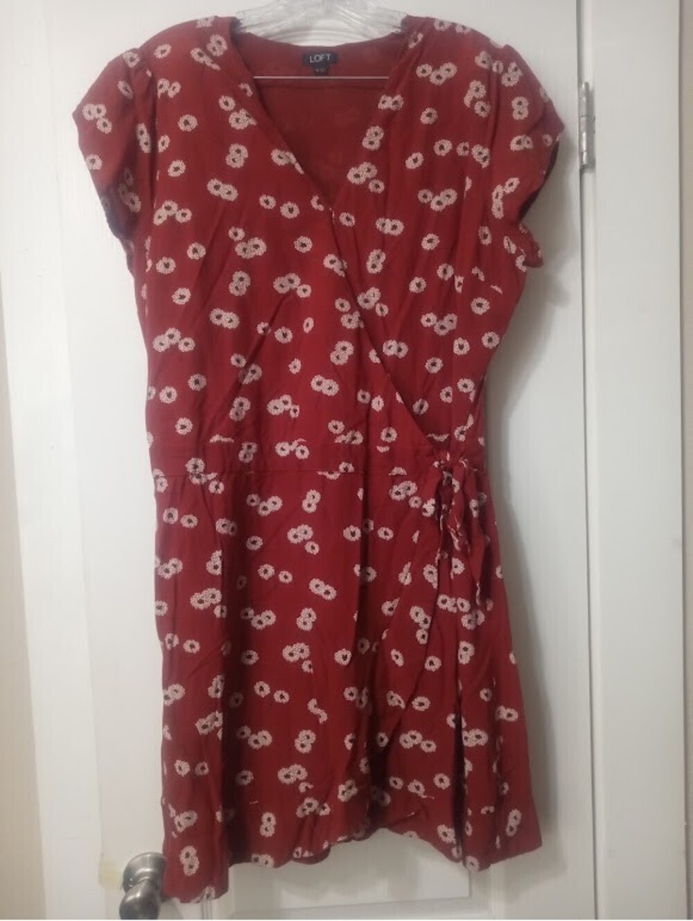 LOFT Red Floral Wrap Dress | Comfy | Perfect for spring or casual outings GUC